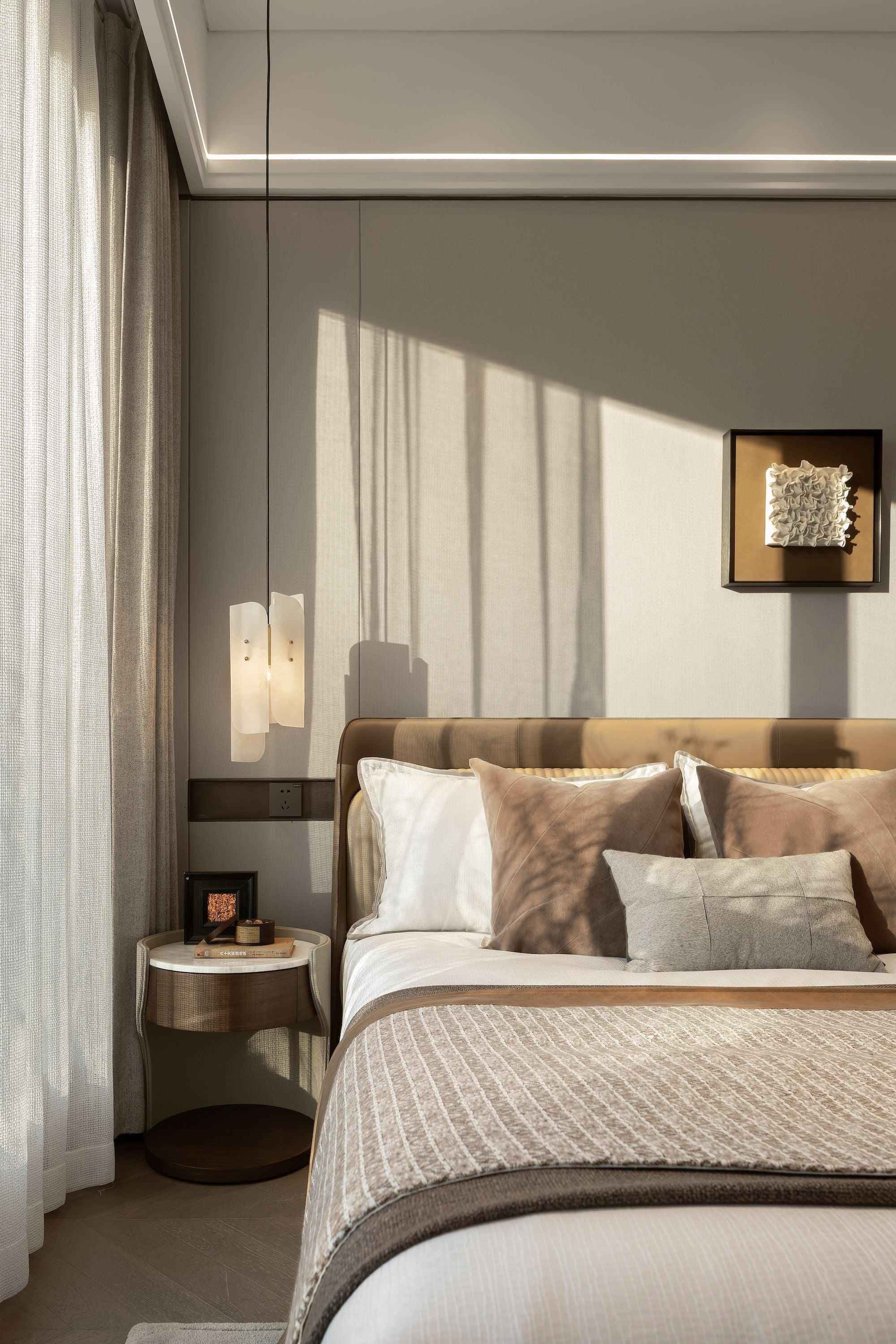 LightsStory Series Geometric Pendant Light | Irregular Rectangle Natural marble with organic veining, Aged copper accents for Dining tables, islands, and living areas Modern Pendant lamp